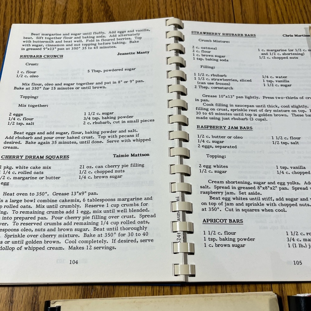Recipe Book Collection - Blue, Red, Cream - Picture 4 of 5